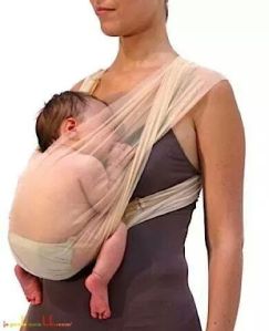 How an infant should look like when being carried in a wrap/rs